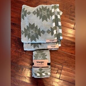 Wrangler Green Geometric Bath and Hand Towel Set Quick Dry